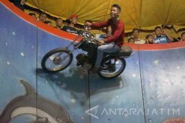 Pertunjukkan Tong Setan