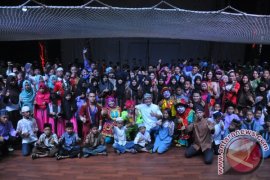 Gubernur ajak 700 anak yatim nonton sirkus