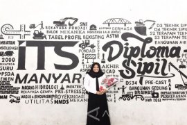 221 Wisudawan ITS Raih Predikat "Cumlaude"