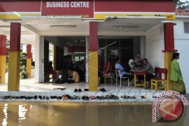 UJIAN SEKOLAH TERDAMPAK BANJIR Page 1 Small