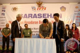 Gubernur Bali - PWI Teken Deklarasi Anti-Hoax