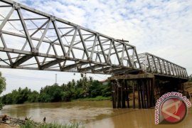 PEMBONGKARAN JEMBATAN LINTAS MEDAN-ACEH Page 1 Small