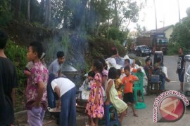 Menunggu Makanan Masak