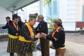 Bupati Siak Raih Gelar Kehormatan Dari Keraton Surakarta Page 1 Small