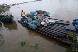 Polres Ketapang Amankan Kapal Motor Bawa Kayu Belian Ilegal