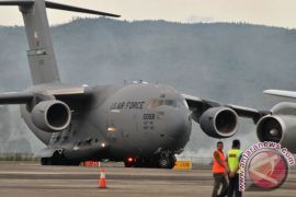 Pesawat Galaksi C-17 AS antar 14 mekanik