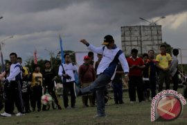 Mengikuti Kunjungan Kerja Gubernur Kaltara; Tanjung Selor â€“ Malinau Lewat Jalur Darat Membaur Bersama Warga, Bersepeda Hingga Main Futsal 