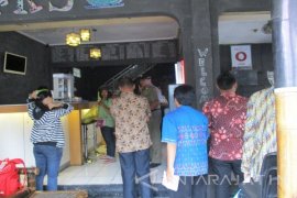 Petugas Sidak Kafe dan "Plystation" di Banjaran-Kediri      
