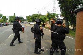 Puluhan Petugas Kejar Lima Pelaku Terduga Teroris