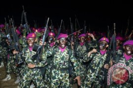 362 Tamtama Remaja Marinir Sandang Baret Ungu