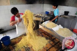 Bakmi Campur Jangkrik Laris Manis di Tokyo