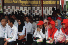 Menaker Lepas Ratusan Peserta Magang Di Karawang