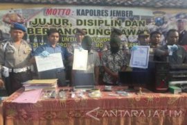 Polres Jember Tangkap Sindikat Pemalsu Dokumen Negara