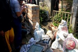 Puluhan Ribu Butir Petasan Disita