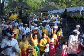 Umat Hindu Rayakan Hari Suci Kuningan