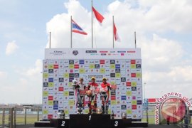 Pebalap Indonesia Kumandangkan Indonesia Raya di Thailand