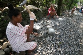 Perempuan Pemecah Batu