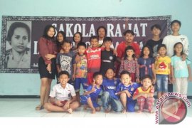 Sakola Ra'jat Inggit "Rumah" Anak Tak Mampu