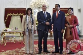 Presiden Jokowi Sambut Kedatangan Wapres AS