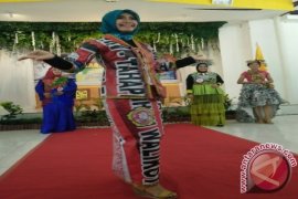 Lomba Busana Berbahan Barang Bekas Hari Kartini