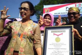 12.000 Perempuan Berkebaya Deklarasi Antikorupsi 