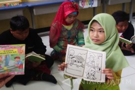 SD Khadijah 3 Surabaya Terbitkan Buku Komik (Video)