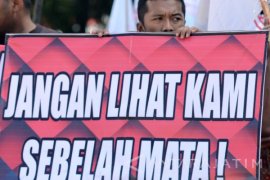 Guru Tuntut Cabut Permendikbud