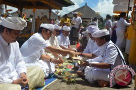 Pemkab Badung "Nganyarin" Ke Pura Besakih