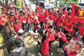 Peringati "Mayday" Kasbi Sewa  Benjang