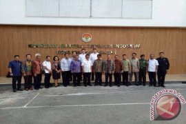 Goresan Kesan Kunjungan Gubernur ke Negeri Jiran (Bagian Pertama) â€œPrihatin TKI, Irianto Minta Perhatian Khusus Pemerintah Sabah.â€