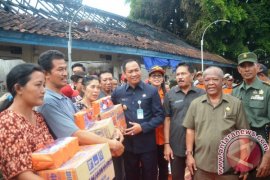 Badung Beri Bantuan Pedagang Di Pasar Blahkiuh 