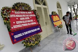 Johan Budi: Bunga untuk Presiden Jokowi Ungkapan Harapan