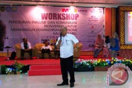 Dinsos Sumsel-universitas Bina Darma peduli tuna rungu