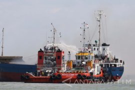 Syahbandar Selidiki Penyebab Kebakaran KM Asia Prima I (Video)