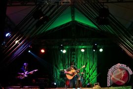 Nikmati Konser di Tengah Hutan