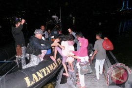 Lantamal IX Evakuasi Warga Batu Koneng