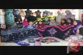 Gubernur Kalsel Promosikan "Sasirangan"