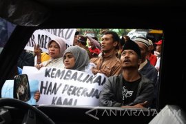 Tolak Relokasi Pasar Tradisional