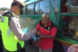 Petugas Gabungan Razia Angkutan Umum