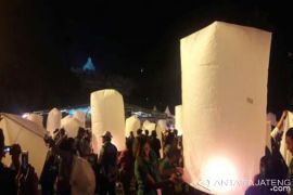 1.999 Lampion Diterbangkan di Borobudur Jelang Puncak Waisak