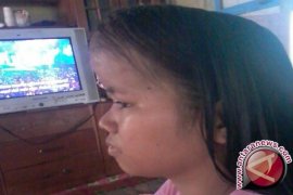 Barabai helps a Meratus Mountain girl who suffers tumor