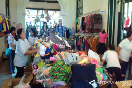 PN Kudus Kosongkan Paksa Toko Busana "Omah Mode" 