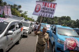 Pengamat: Regulasi yang jelas penting untuk tertibkan angkutan ilegal