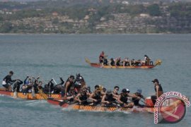 Ratusan wisman ikuti "Badung Dragon Boat Festival"