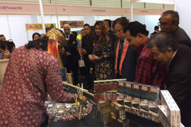 Galeri Tenun Ikat Dayak Pameran Di Sarawak