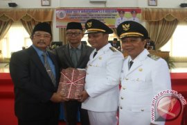 Jabatan Bupati Tapteng Diserahterimakan