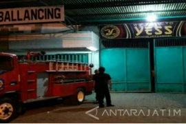 Satpol Tulungagung Paksa Tutup Kafe Yess Karaoke