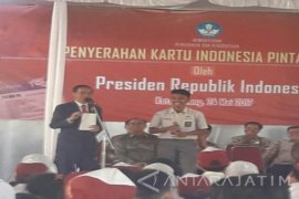 Lima Siswa Malang dapat Hadiah Sepeda dari Jokowi (Video)