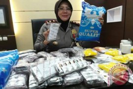 Polisi Gerebek Rumah Pengedar Belasan Ribu Zenith 