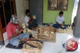 Hewan Kayu Ukiran Solder Dari Cikole